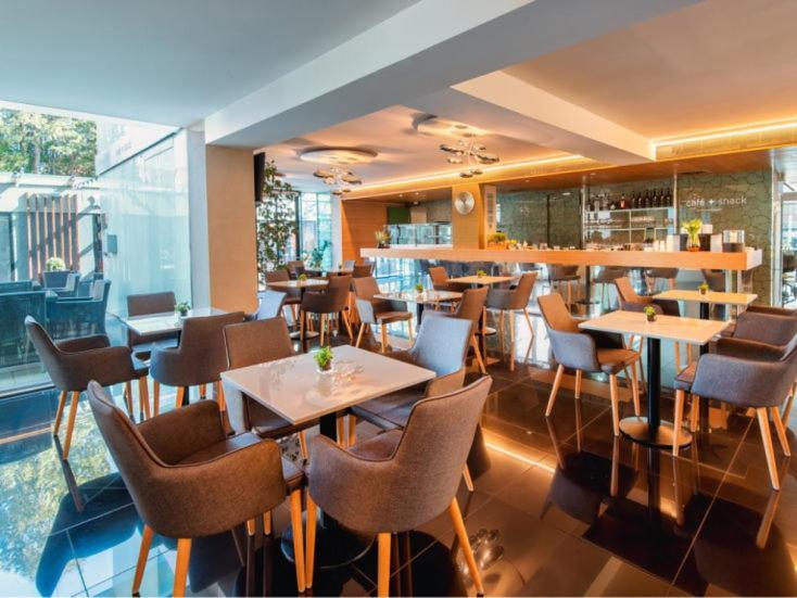Zena Beauty & Shopping Center Готель 4*