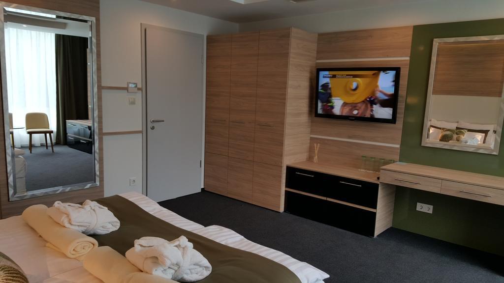 Zena Beauty & Shopping Center 4* Хевіз