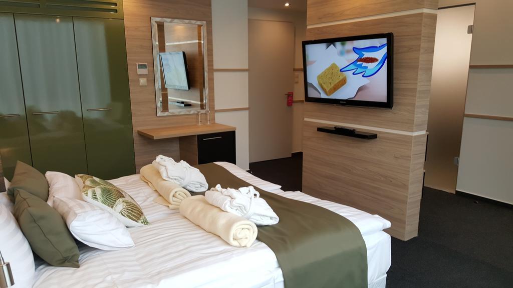 Zena Beauty & Shopping Center Hotel Heviz