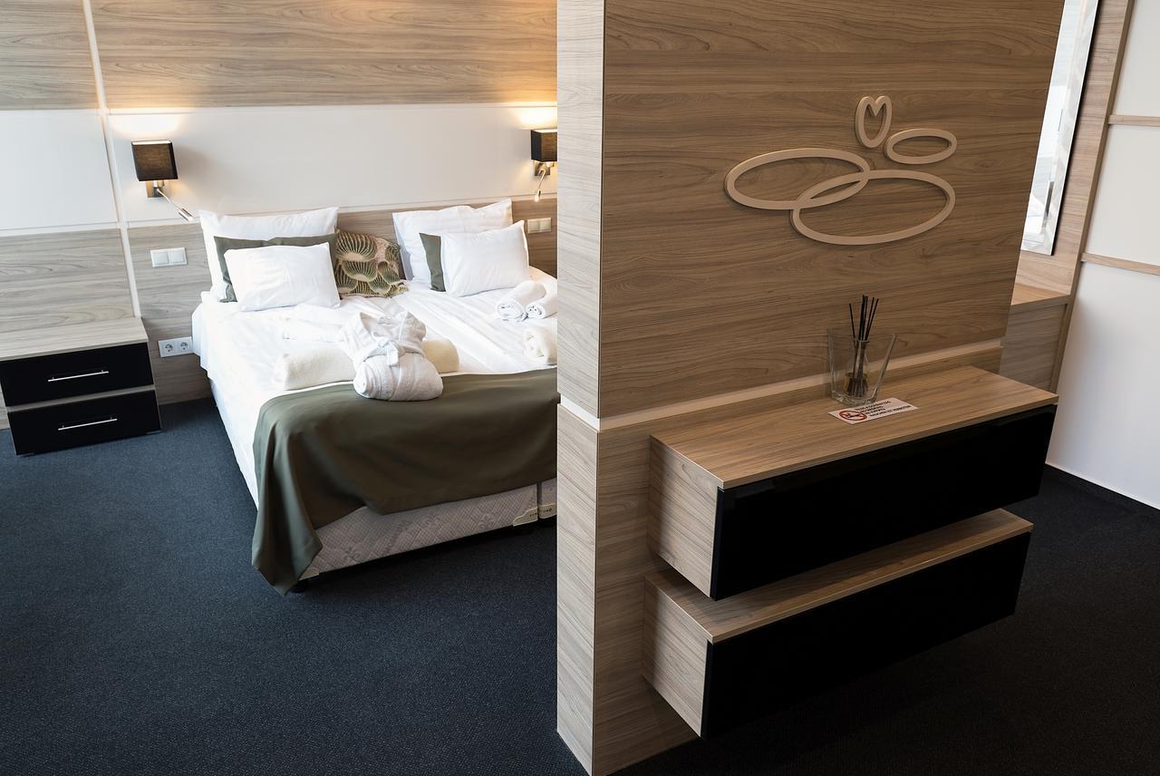 Zena Beauty & Shopping Center 4* Хевіз