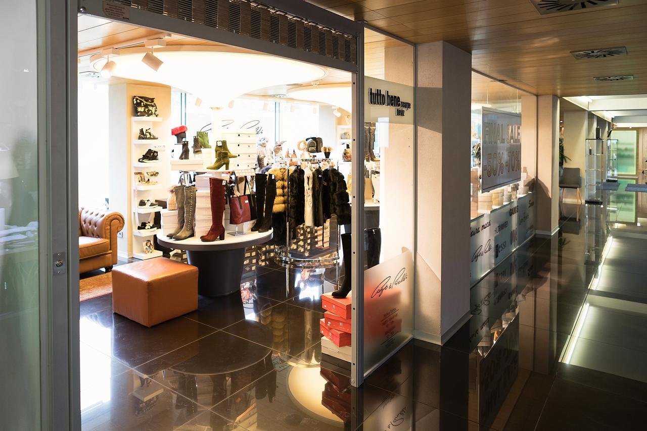 Zena Beauty & Shopping Center Хевіз