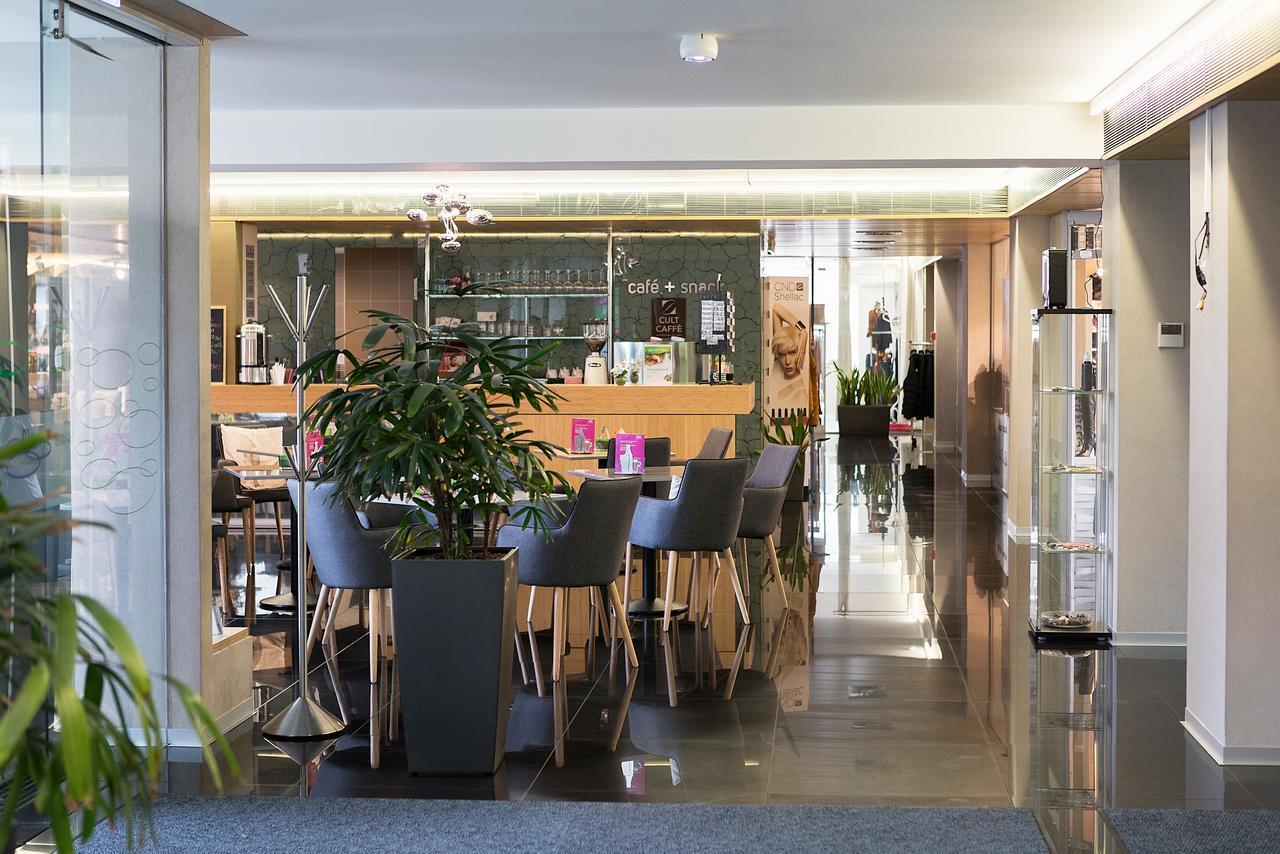 Готель Zena Beauty & Shopping Center
