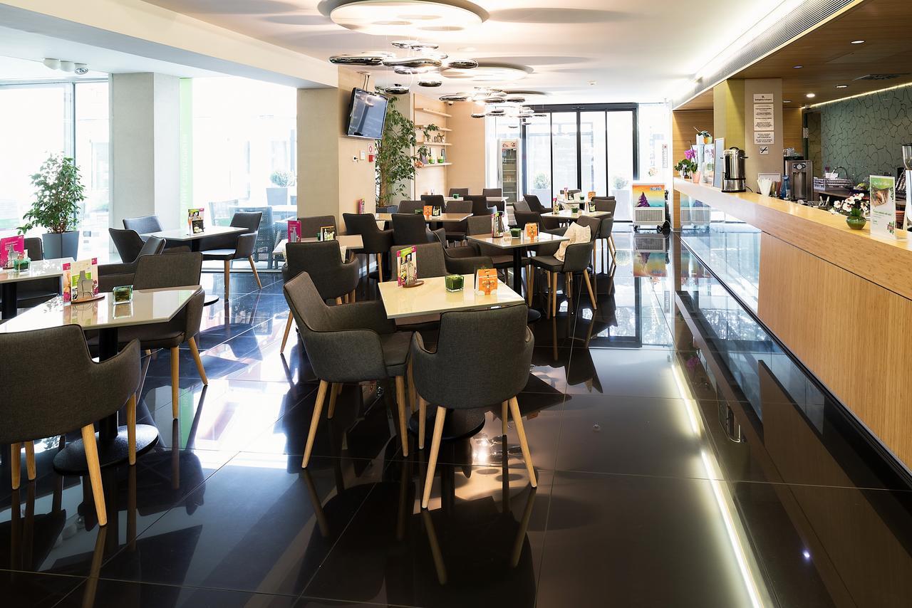 Zena Beauty & Shopping Center Хевіз
