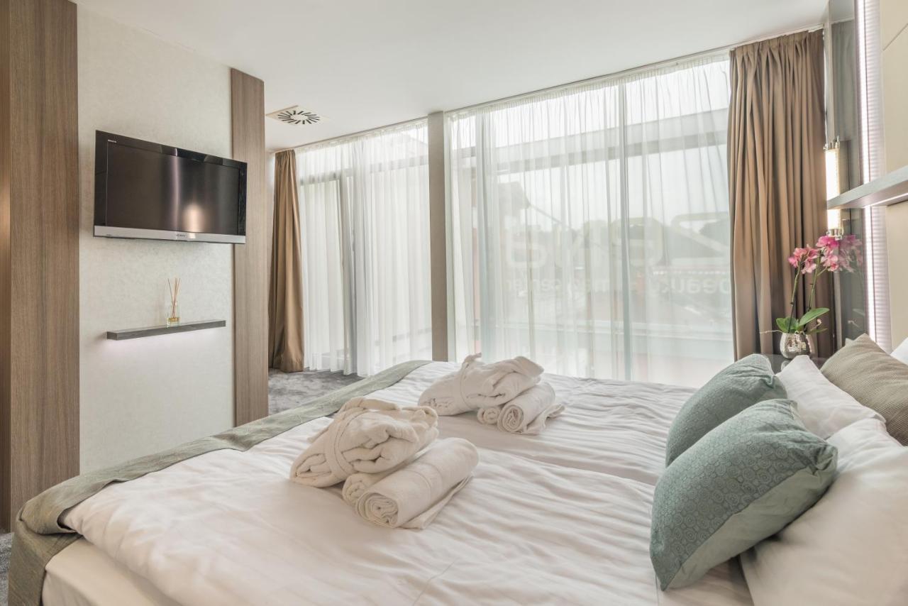 Zena Beauty & Shopping Center Hotel