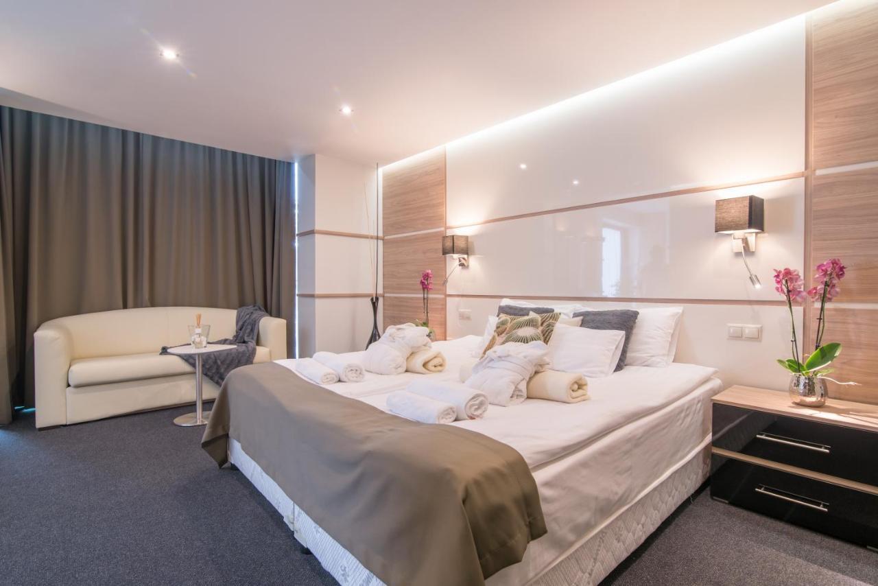 Zena Beauty & Shopping Center Hotel