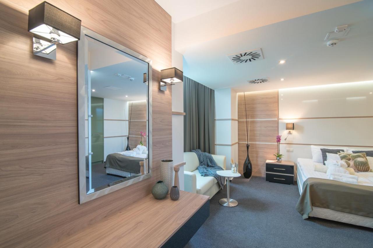 Zena Beauty & Shopping Center 4* Хевіз